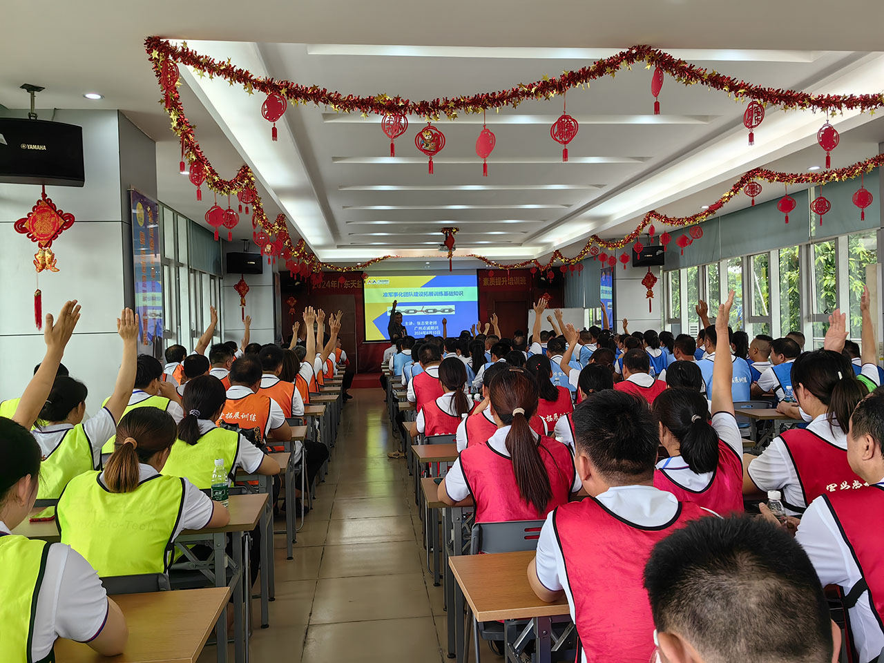 15 《準(zhǔn)軍事化團(tuán)隊建設(shè)拓展訓(xùn)練基礎(chǔ)知識》授課