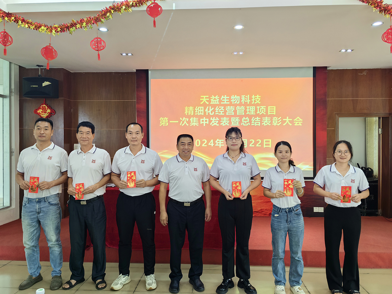 11 優(yōu)秀提案團(tuán)隊(duì)卓越貢獻(xiàn)獎小組合影